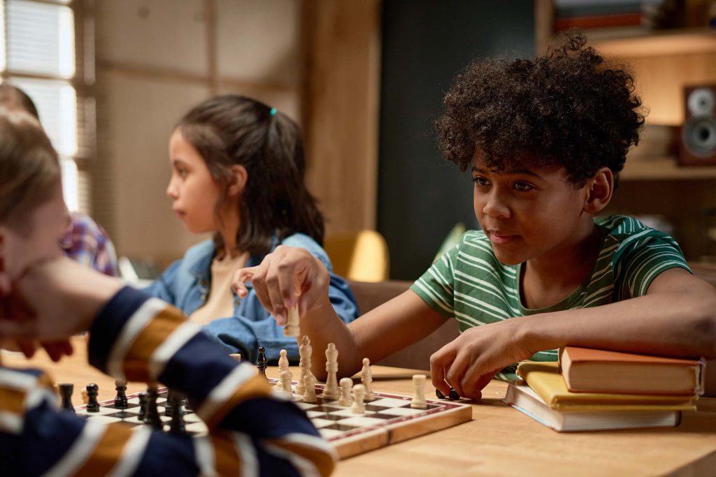 looking-at-checkmate-during-chess-game-25AH9NT-1024x683